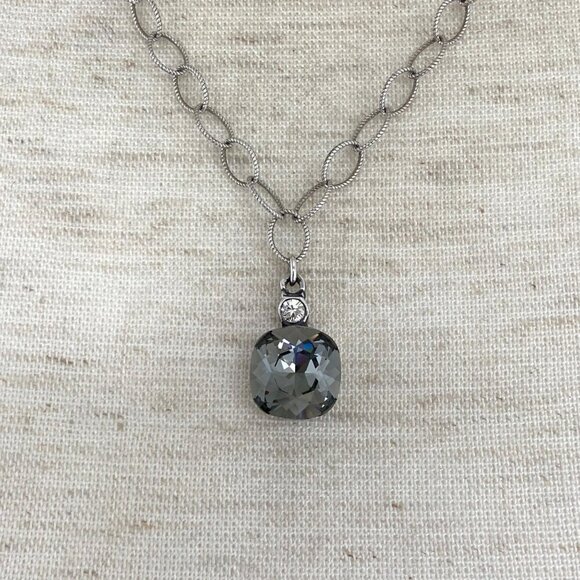 Sterling Silver 925 Cushion Cut Swarovski Crystal Twisted Link Pendant Necklace - Picture 5 of 16